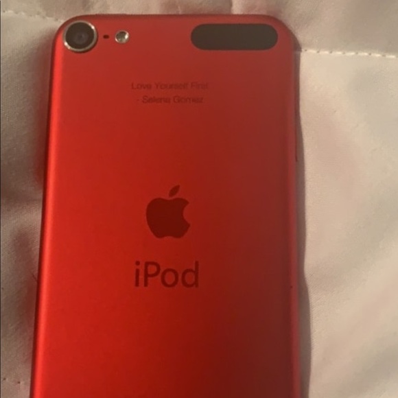 iPod Touch - Picture 2 of 3